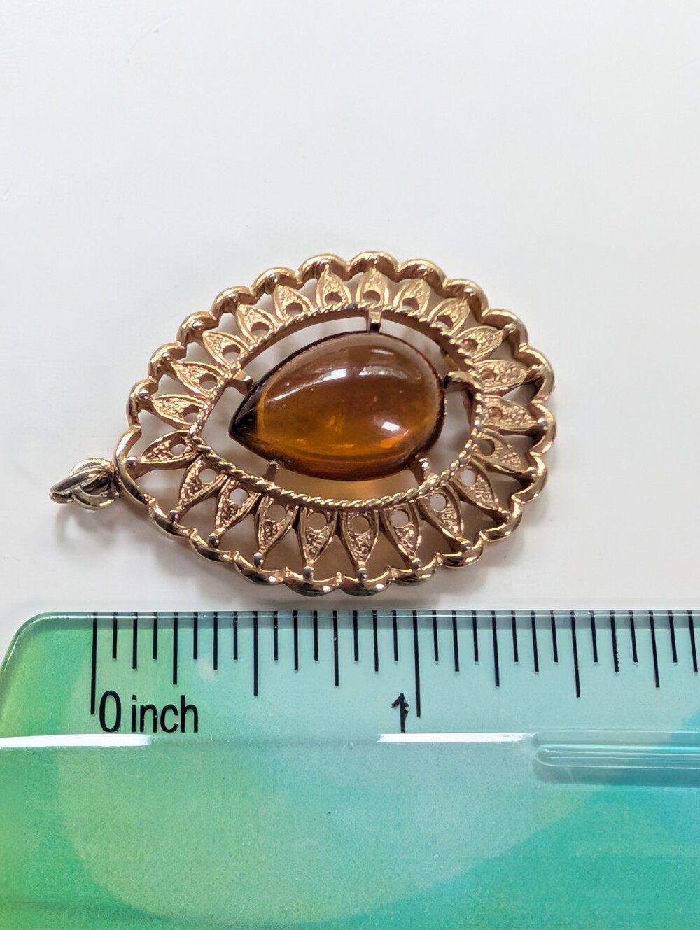 Vintage Sarah Coventry Teardrop Cabochon Faux Amber Gold Tone Filigree Pendant - Picture 3 of 3